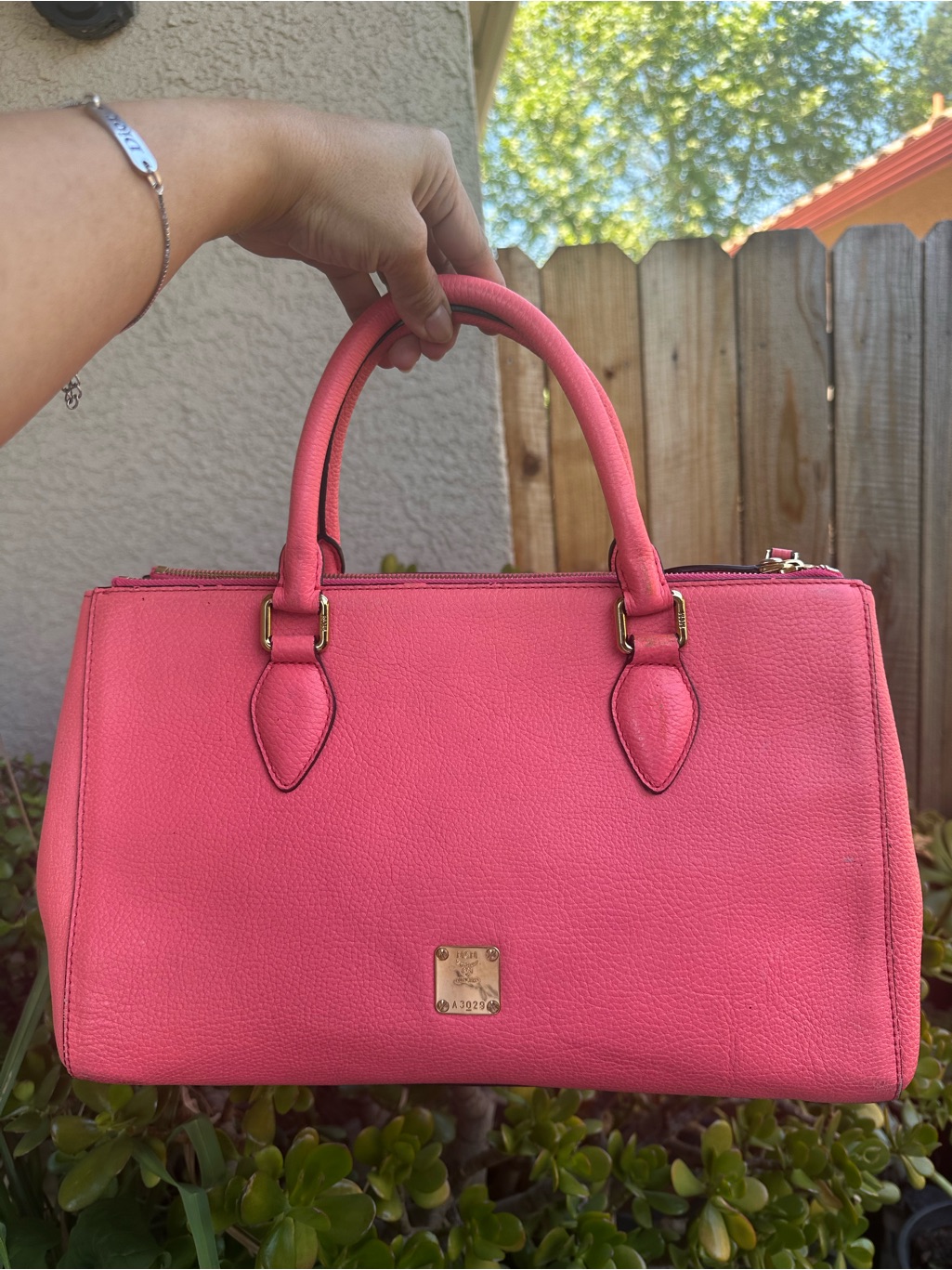 Mcm Leather Satchel Handbag - Missing Sling